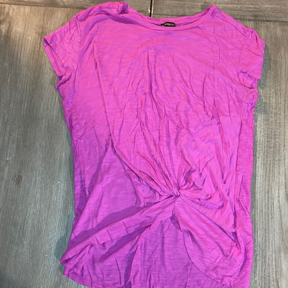 Express Tee with front Knot Twist